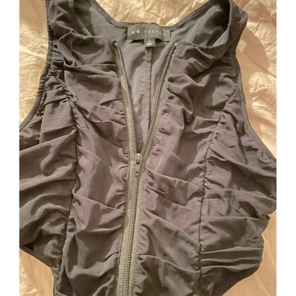 No Vacancy Women's Black Ruffled Sleeveless bodysuit with front Zipper Size L - Picture 3 of 9